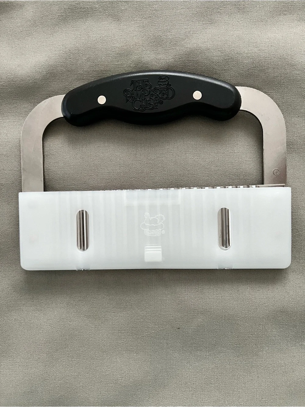 The Pampered Chef Crinkle Cutter Garnisher - #1062 retired